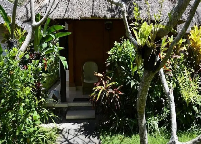 Anom Hotel