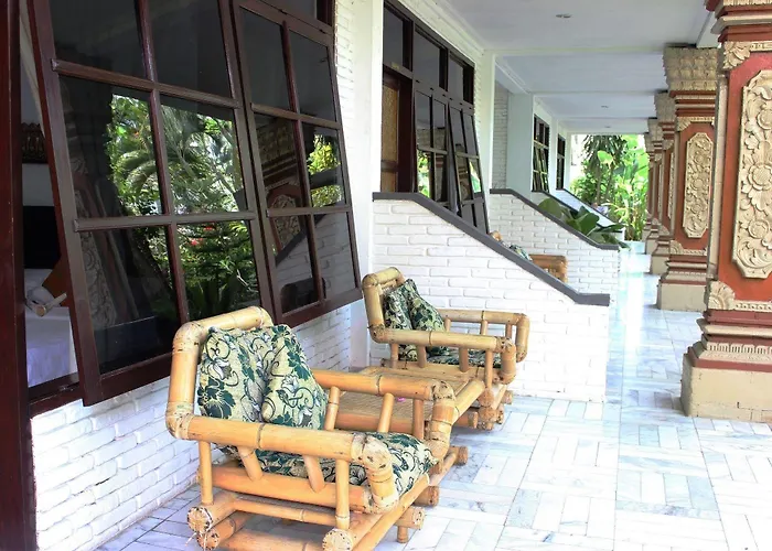 Anom Hotel 2*