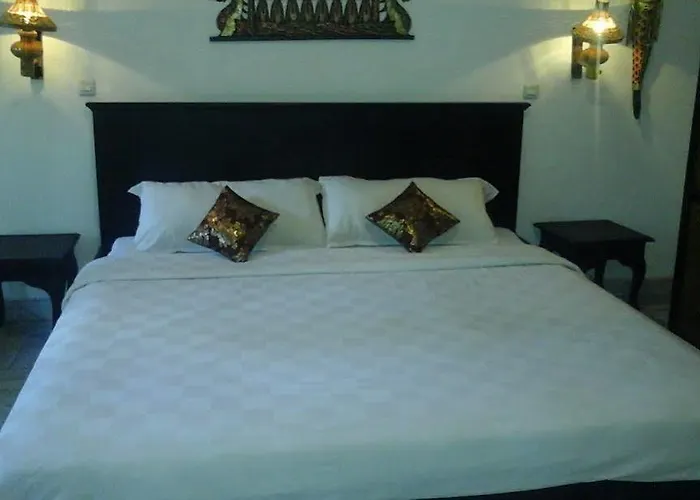 Anom Hotel