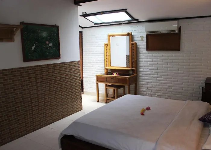 Anom Hotel